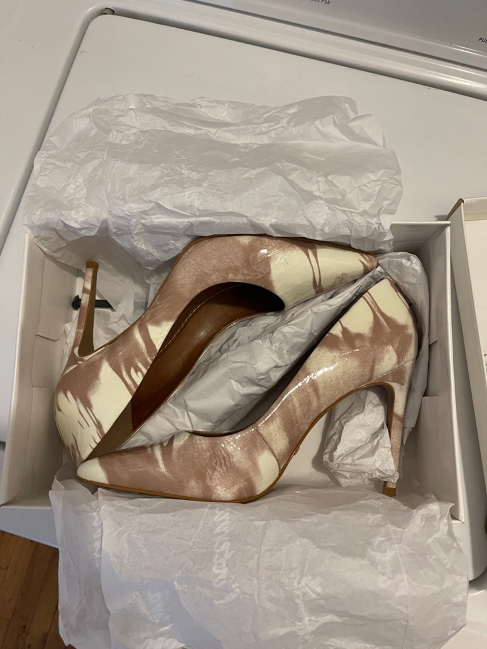 L'INTERVALLE Pointed Toe Stilettos in Cream and Brown Marbled Print
